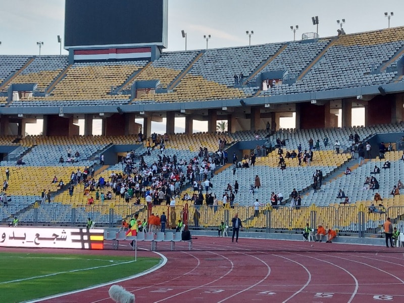 جماهير الزمالك تتوافد على ستاد برج العرب إستعدادا لمباراة الإتحاد السكندري | صور