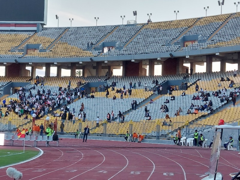 جماهير الزمالك تتوافد على ستاد برج العرب إستعدادا لمباراة الإتحاد السكندري | صور