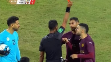 طرد أحمد ياسر ريان مهاجم سيراميكا بعد ضرب لاعب الاسماعيلي بدون كرة !! - فيديو