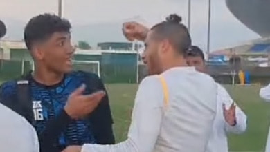 شاهد.. وصلة هزار لـ رمضان صبحي مع لاعبي الزمالك قبل موقعة نصف نهائي السوبر المصري - فيديو